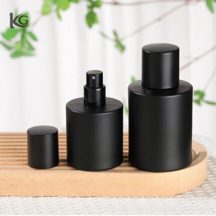 Factory direct sales of new cylindrical matte black 30ml/50ml snap-on glass perfume and cosmetic bottles.